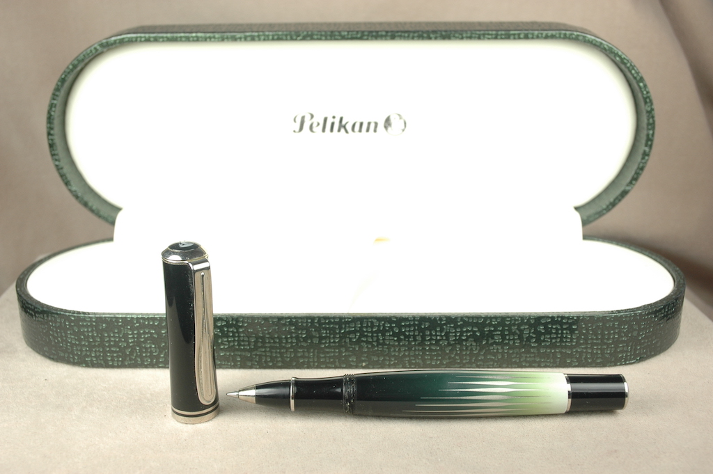 Pre-Owned Pens: 4940: Pelikan: Polar Lights R640